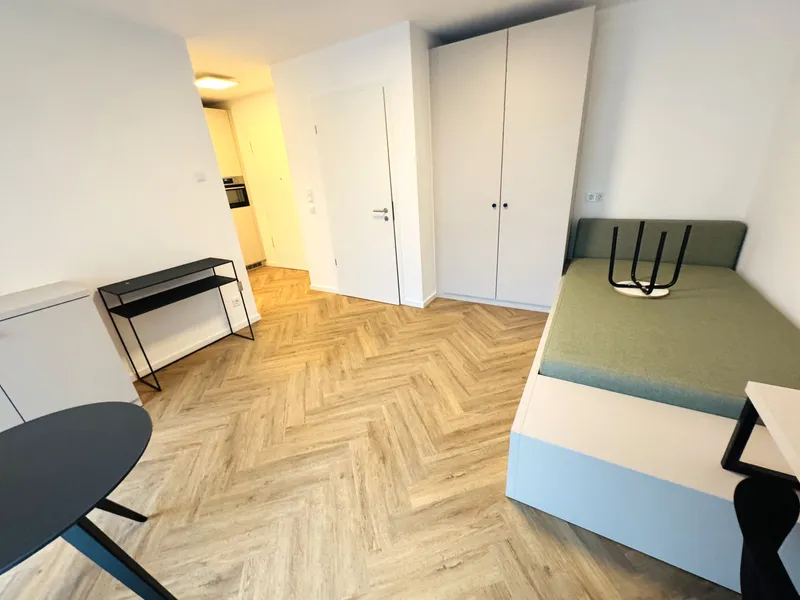 Modernes möbliertes Studio direkt in Adlershof mit EBK und Balkon! — photo 1